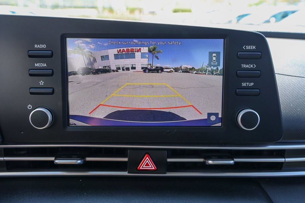 Used 2021 Hyundai Elantra SE FWD image 28