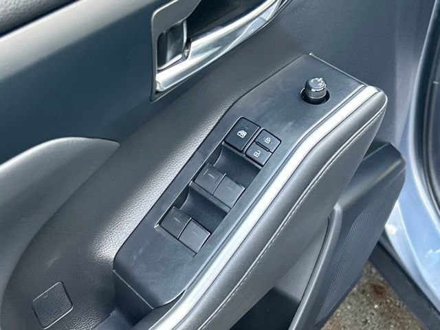 Used 2022 Toyota Highlander XLE AWD/4WD image 24