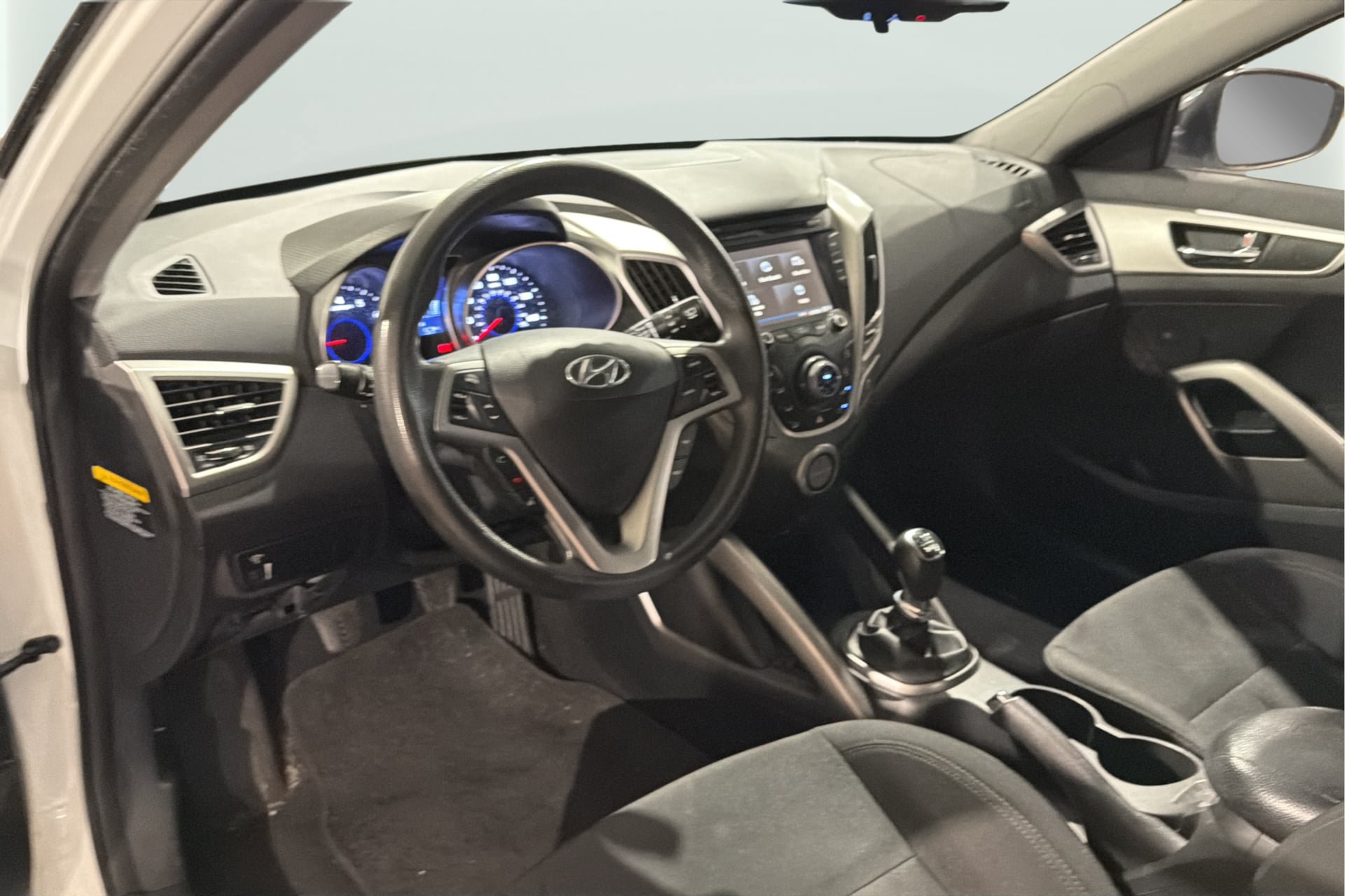 Used 2014 Hyundai Veloster FWD image 14
