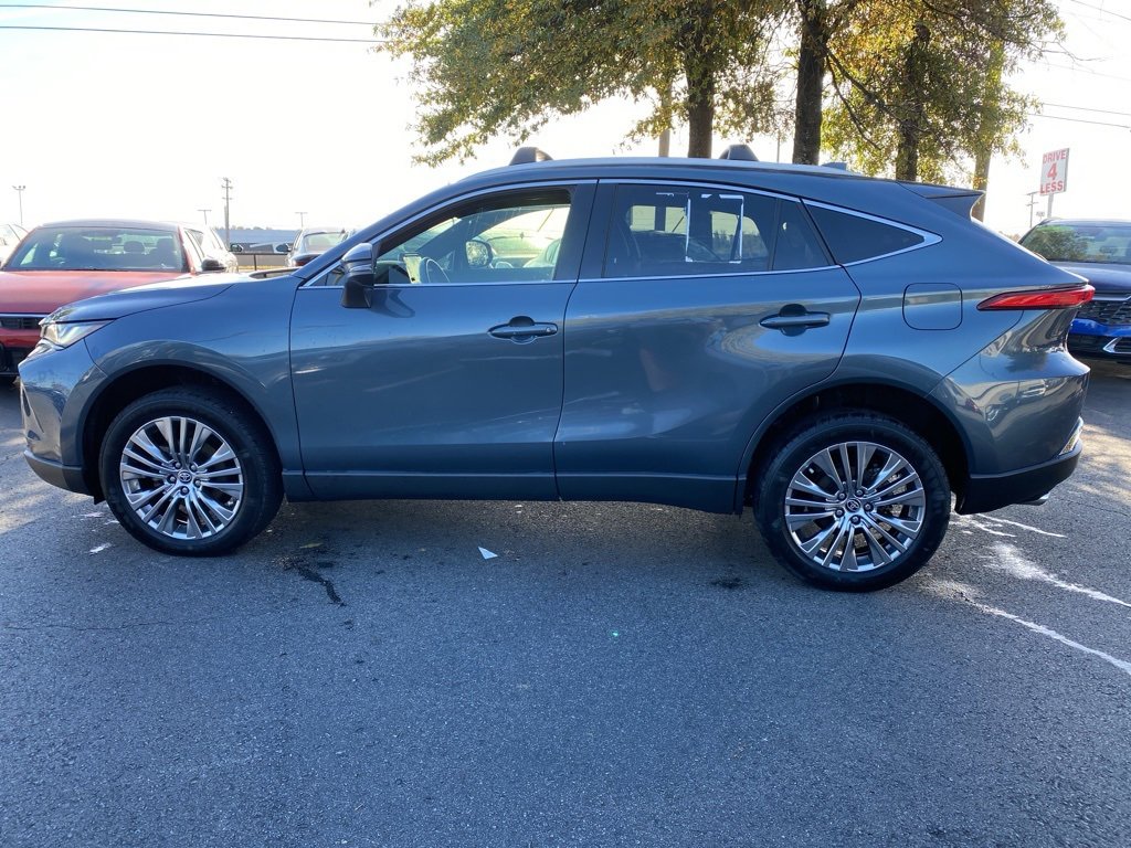 Used 2022 Toyota Venza XLE image 4