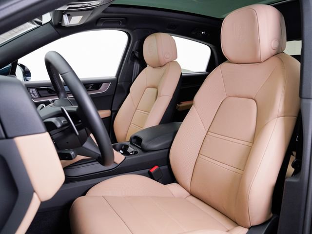Certified 2025 Porsche Cayenne Coupe AWD/4WD image 8
