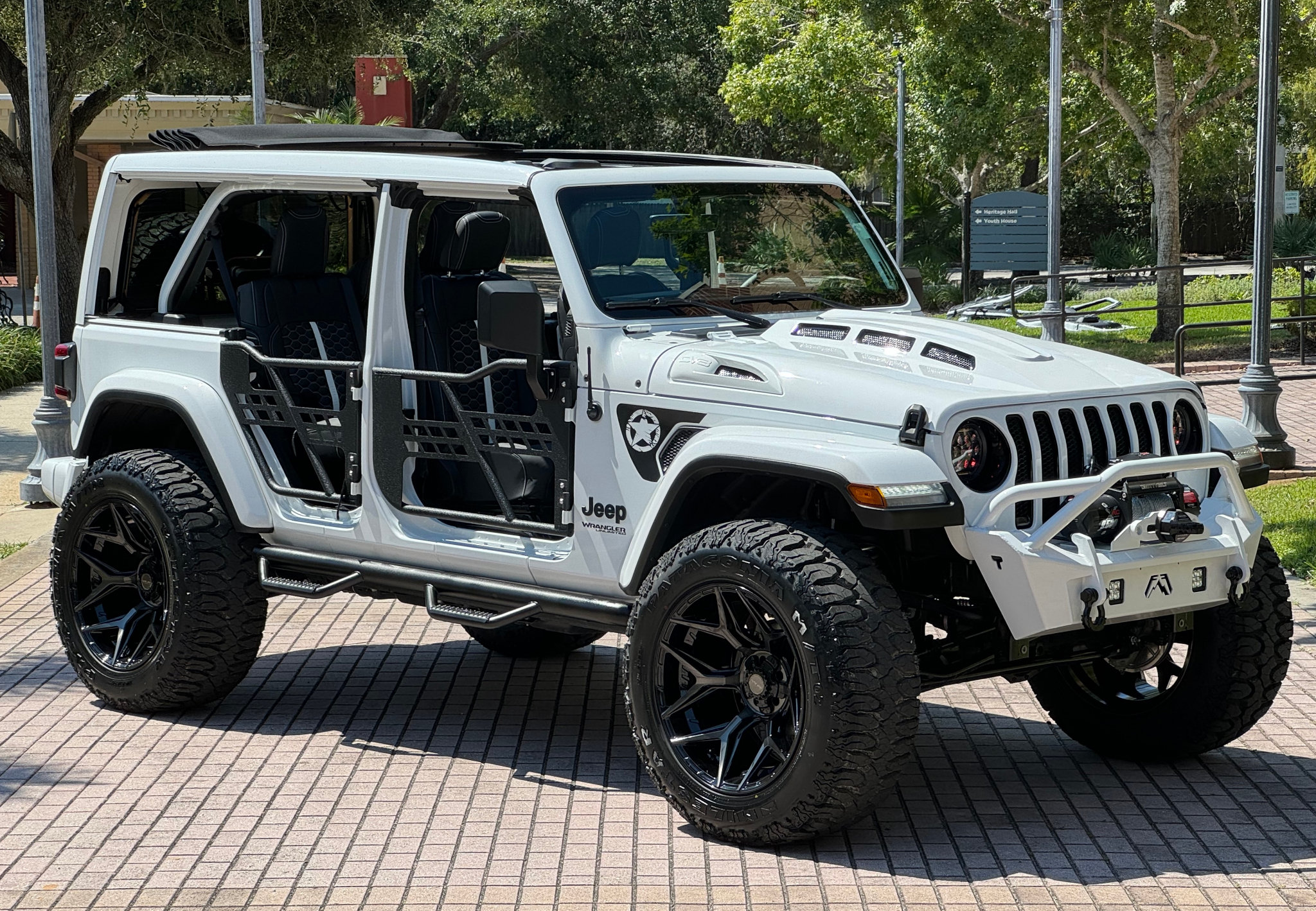 Used 2022 Jeep Wrangler Unlimited Sahara AWD/4WD image 56