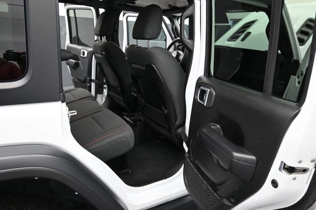 Used 2024 Jeep Wrangler Unlimited Rubicon AWD/4WD image 11