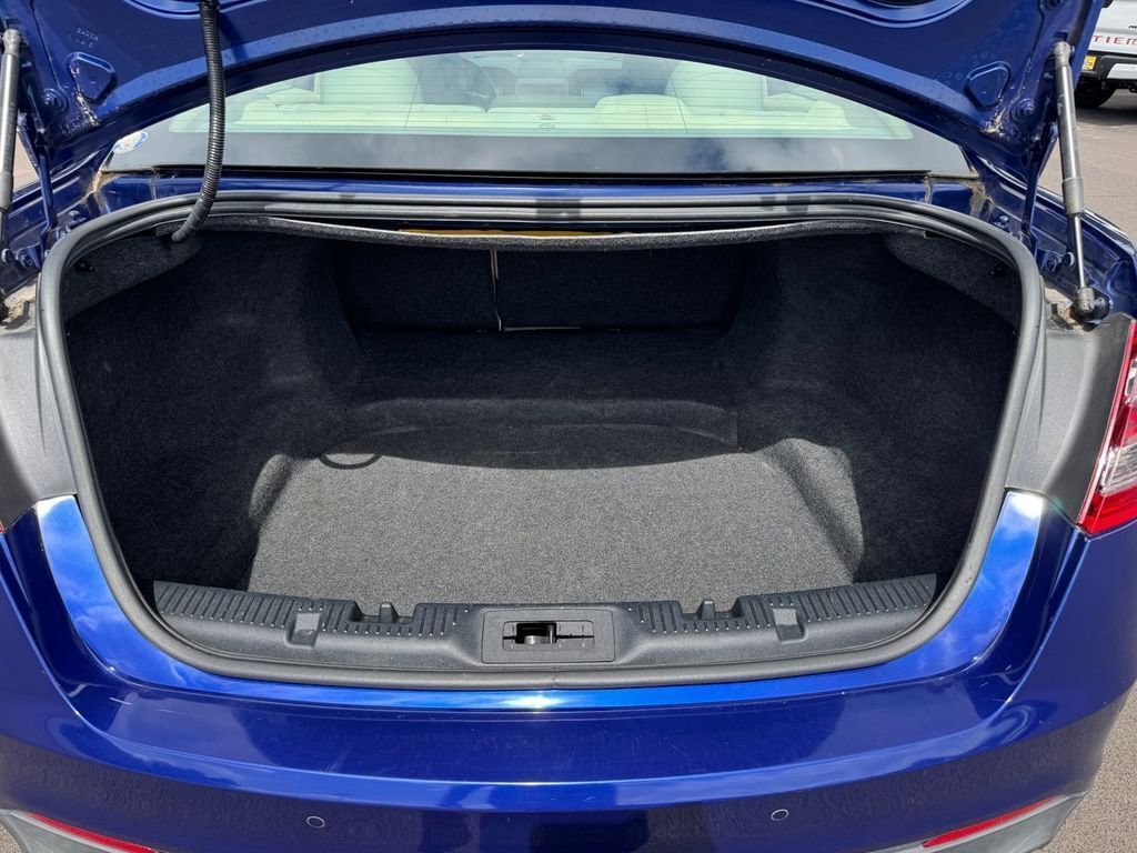 Used 2015 Ford Taurus SEL FWD image 16