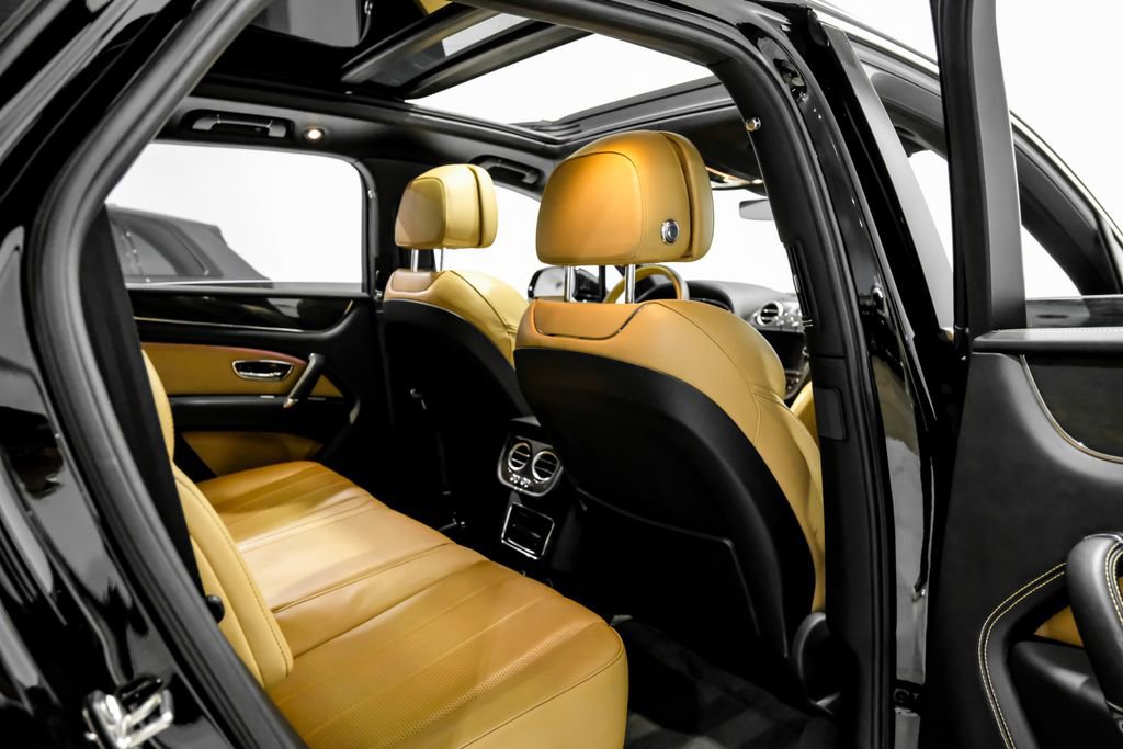 Used 2019 Bentley Bentayga image 30