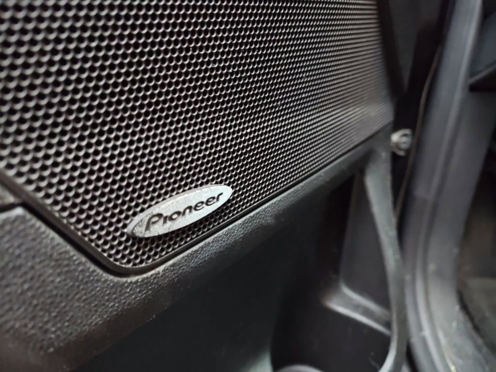 Used 2017 Chevrolet Equinox LT w/ Midnight Edition FWD image 8