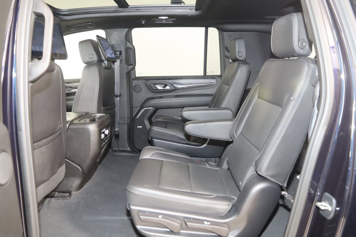 Used 2023 GMC Yukon XL Denali w/ Advanced Technology Package AWD/4WD image 51