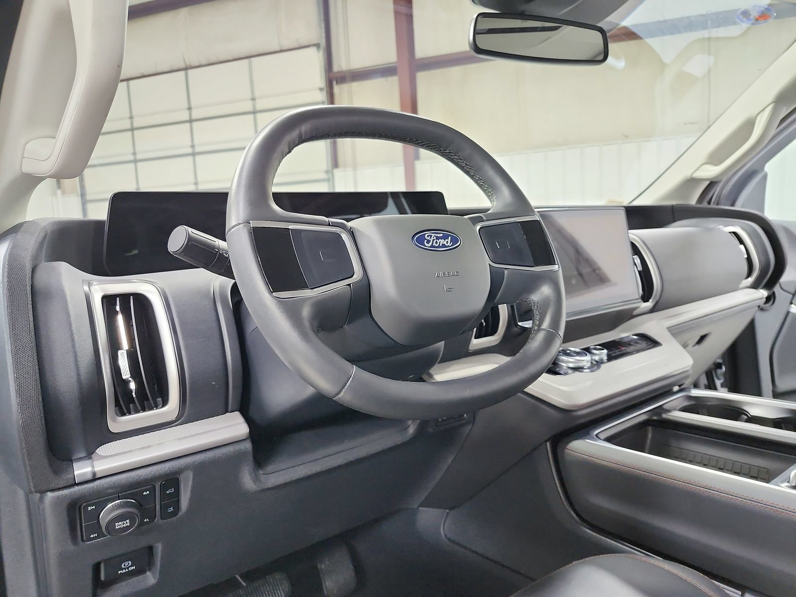 Used 2025 Ford Expedition Active AWD/4WD image 19