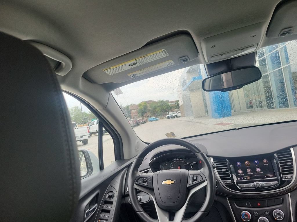 Used 2022 Chevrolet Trax LT w/ LT Convenience Package AWD/4WD image 11