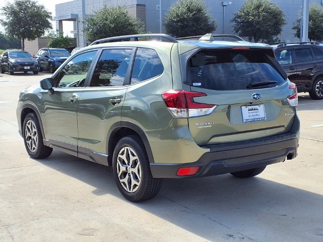 Used 2019 Subaru Forester Premium AWD/4WD image 2