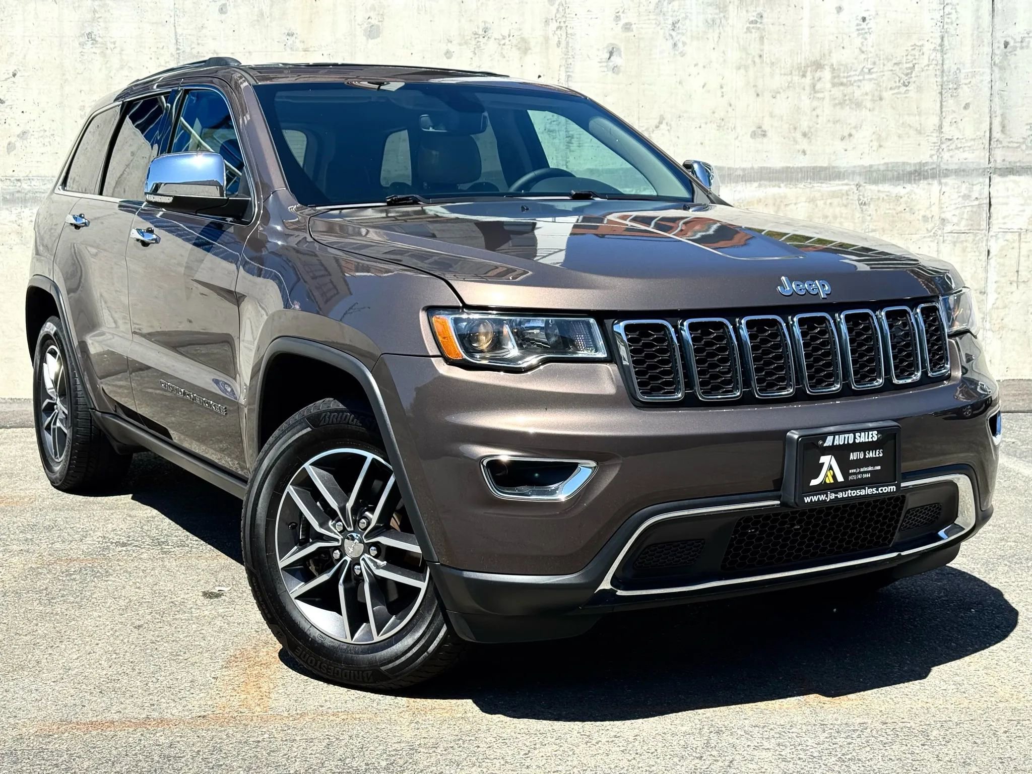 Used 2018 Jeep Grand Cherokee Limited w/ Trailer Tow Group IV