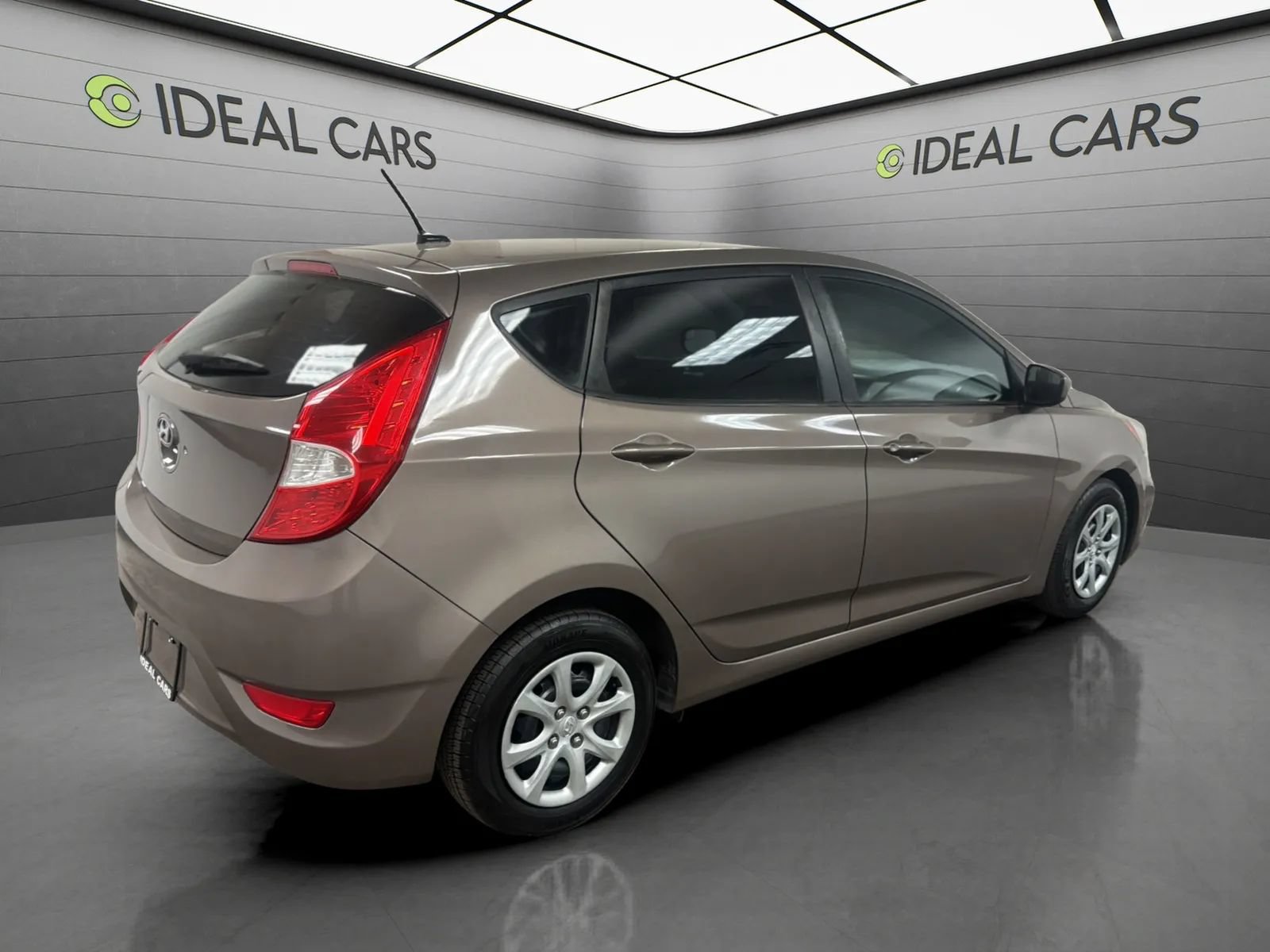 Used 2014 Hyundai Accent GS FWD image 5