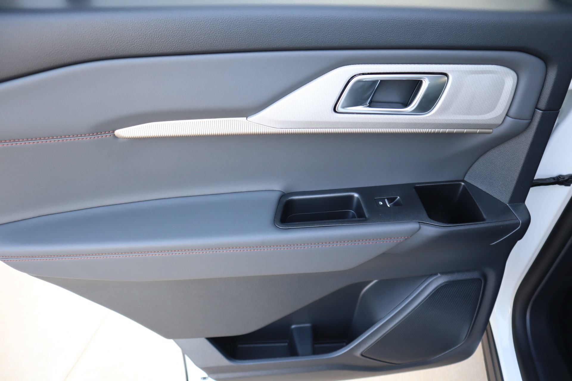 New 2026 Ford Explorer Active w/ Active Comfort Package RWD image 18