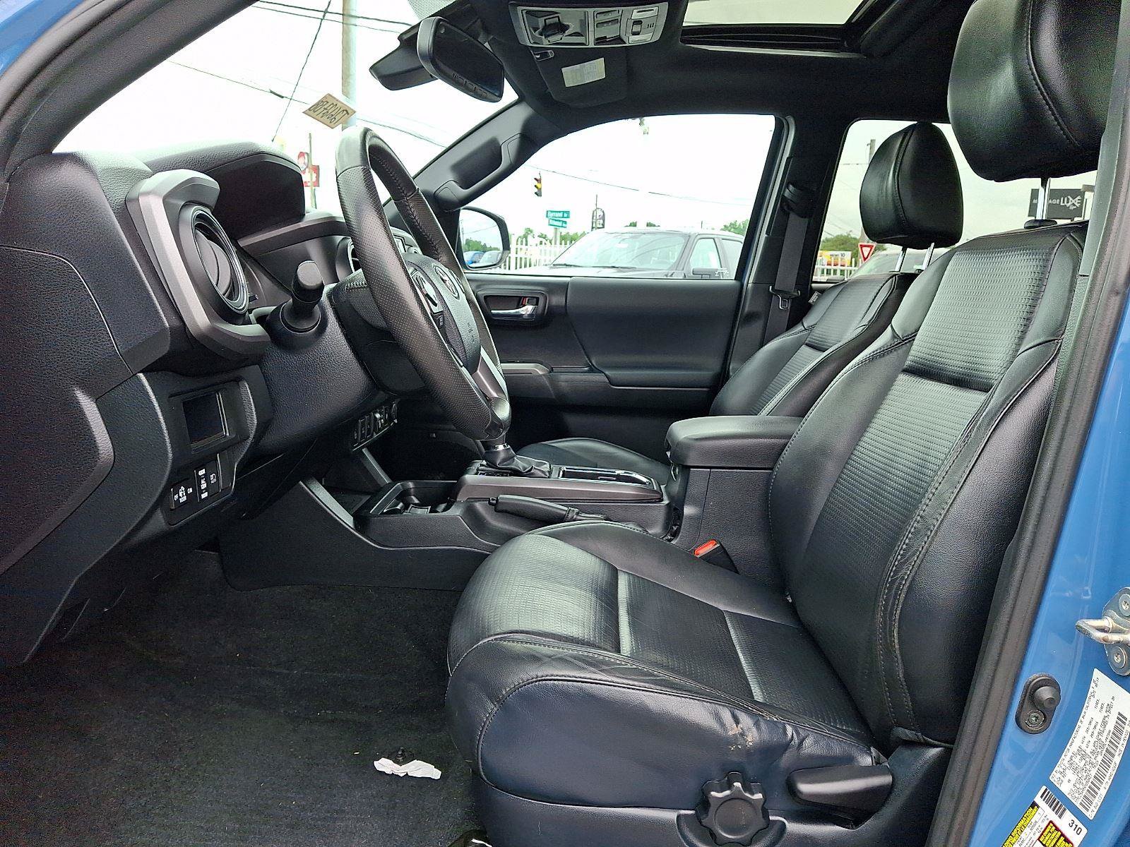 Used 2019 Toyota Tacoma TRD Off-Road AWD/4WD image 10