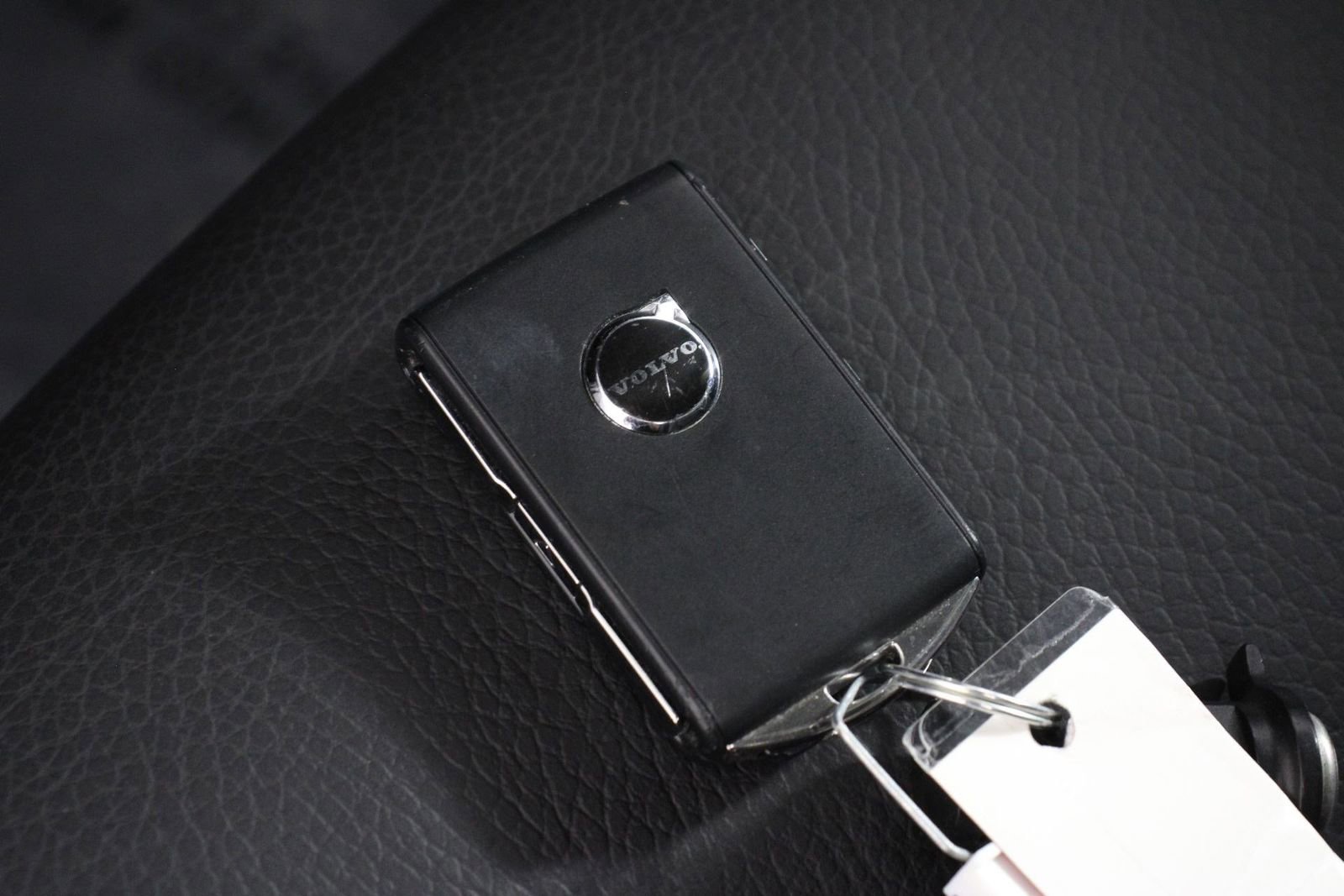 Used 2025 Volvo V60 B5 Cross Country Plus image 33