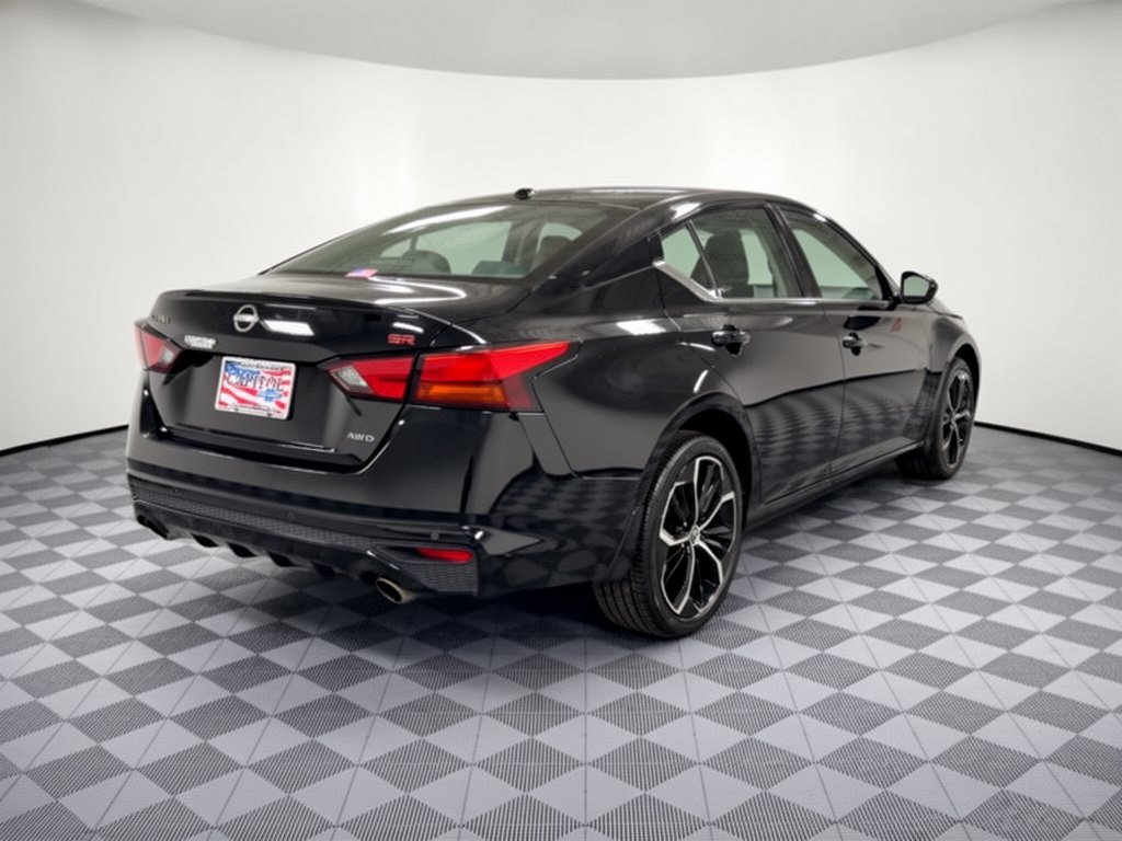Used 2025 Nissan Altima 2.5 SR AWD/4WD image 9
