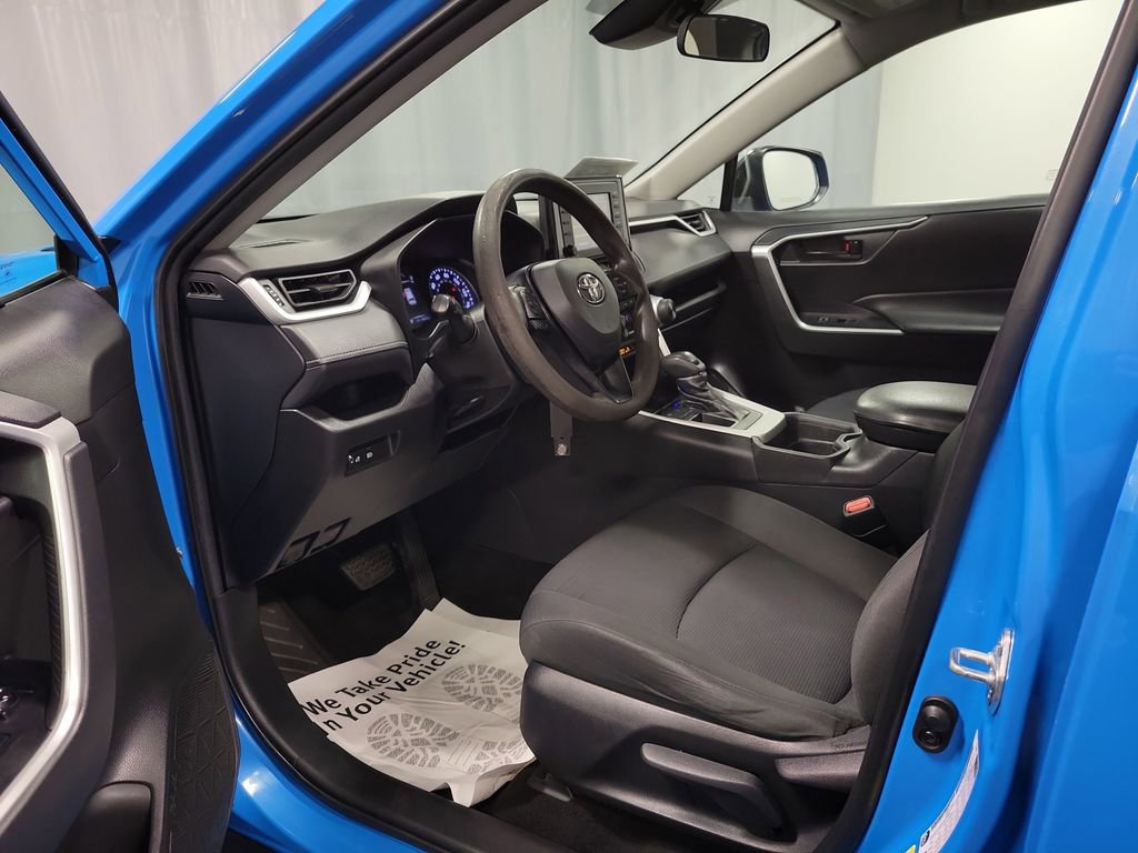 Used 2021 Toyota RAV4 LE image 12