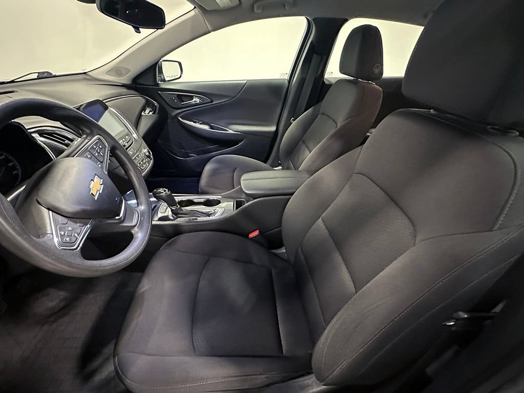 Used 2019 Chevrolet Malibu LT FWD image 3