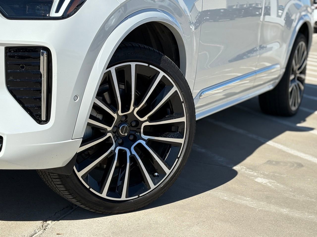 New 2026 Volvo XC90 B5 Plus w/ Protection Package Premier image 9