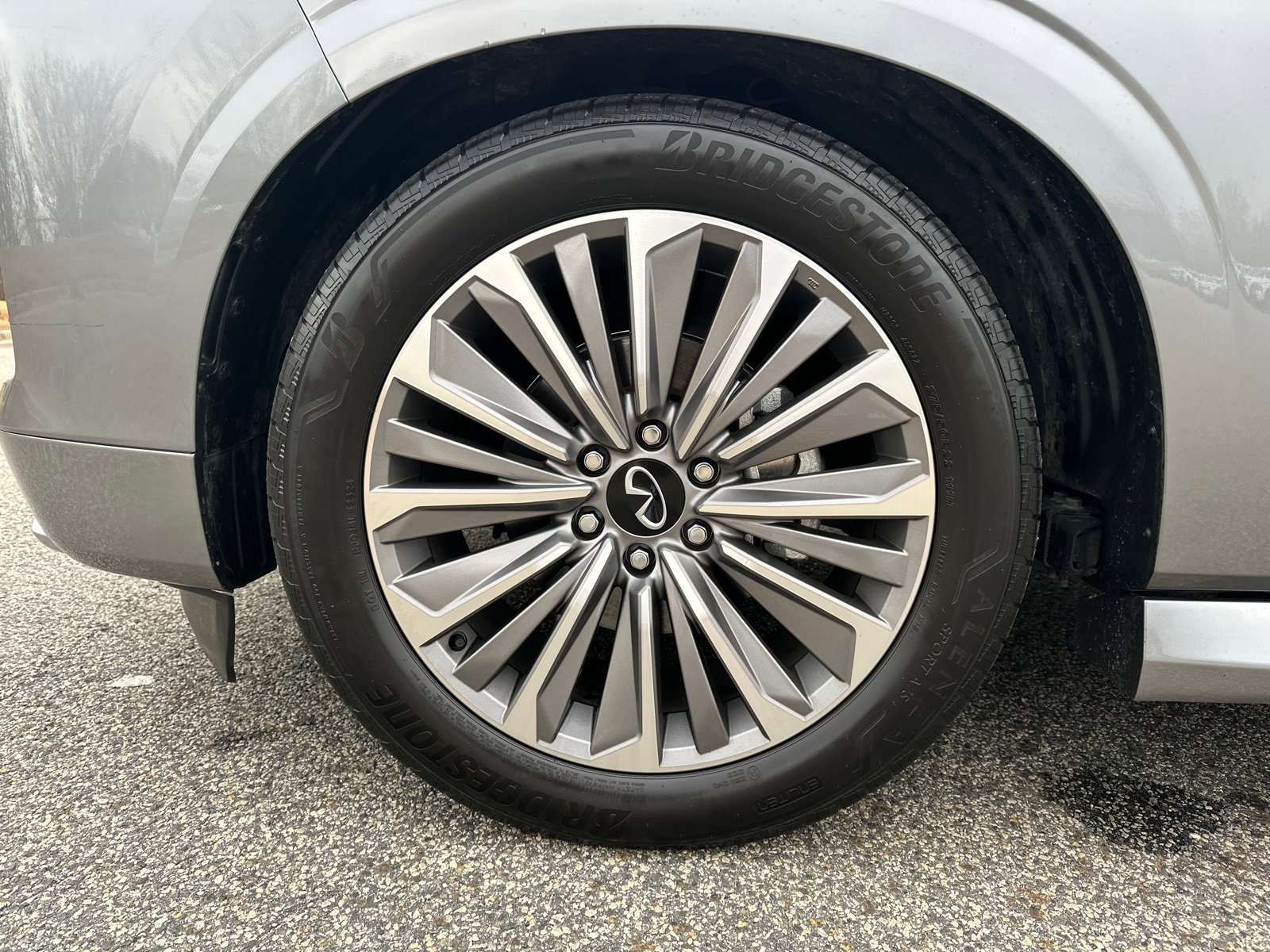 Used 2025 INFINITI QX80 Sensory image 11