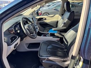 Used 2023 Chrysler Pacifica Limited image 11