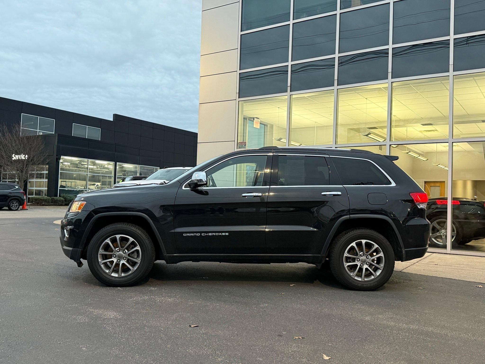 Used 2015 Jeep Grand Cherokee Limited image 2
