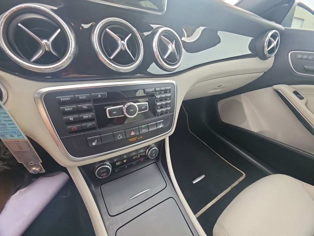 Used 2014 Mercedes-Benz CLA 250 4MATIC image 19