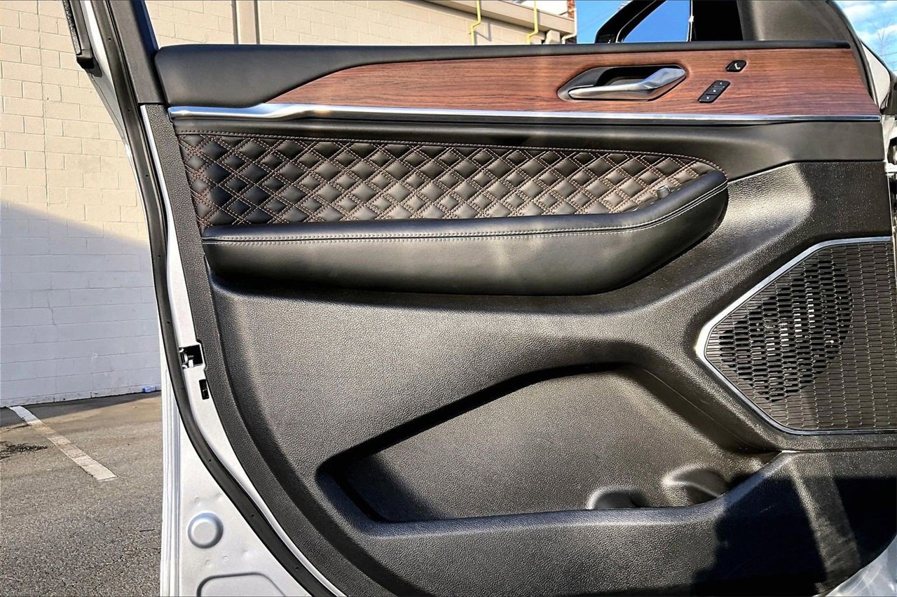 Certified 2025 Jeep Grand Cherokee Summit image 27