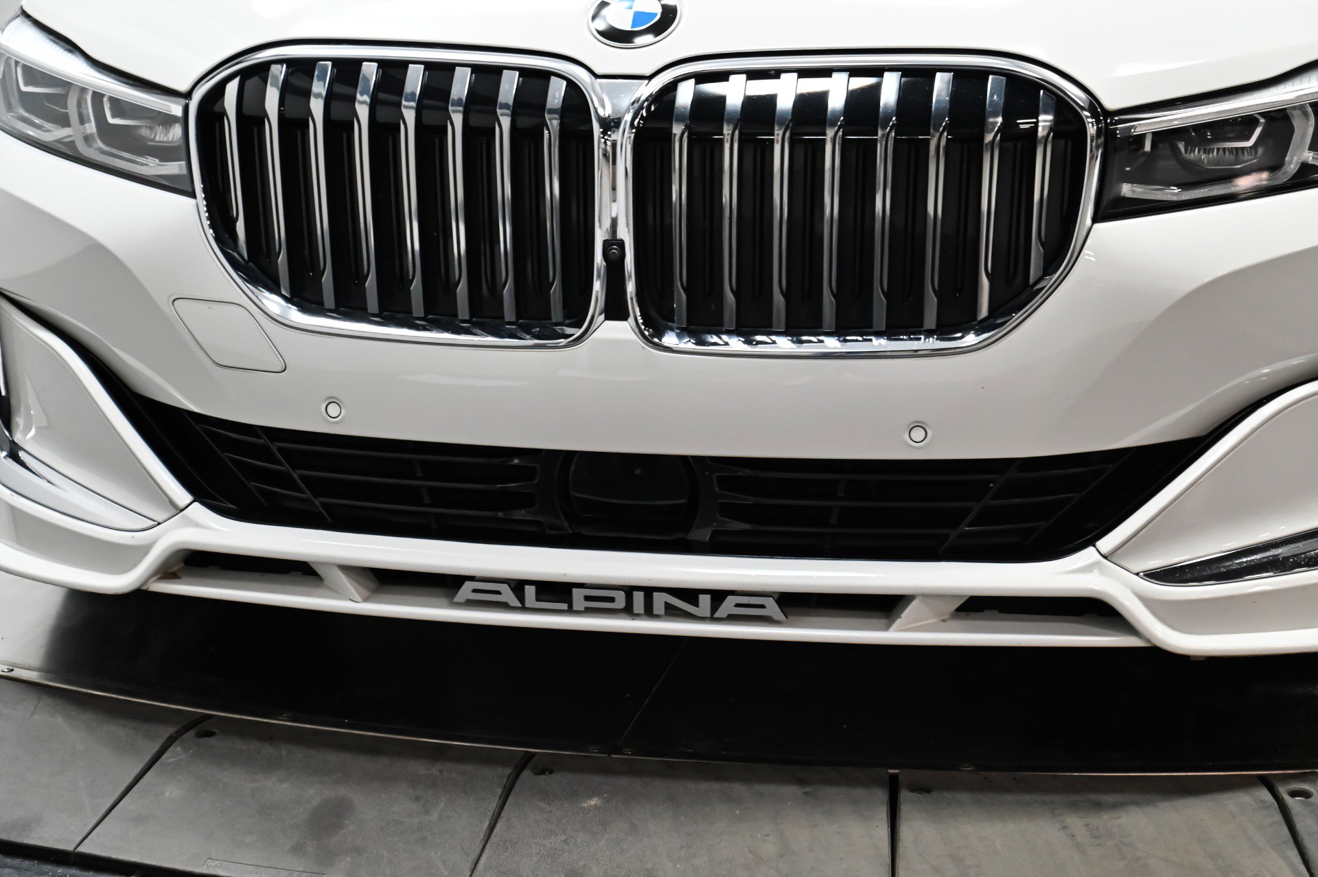 Used 2022 BMW ALPINA B7 xDrive w/ Luxury Rear Seating Package AWD/4WD image 16