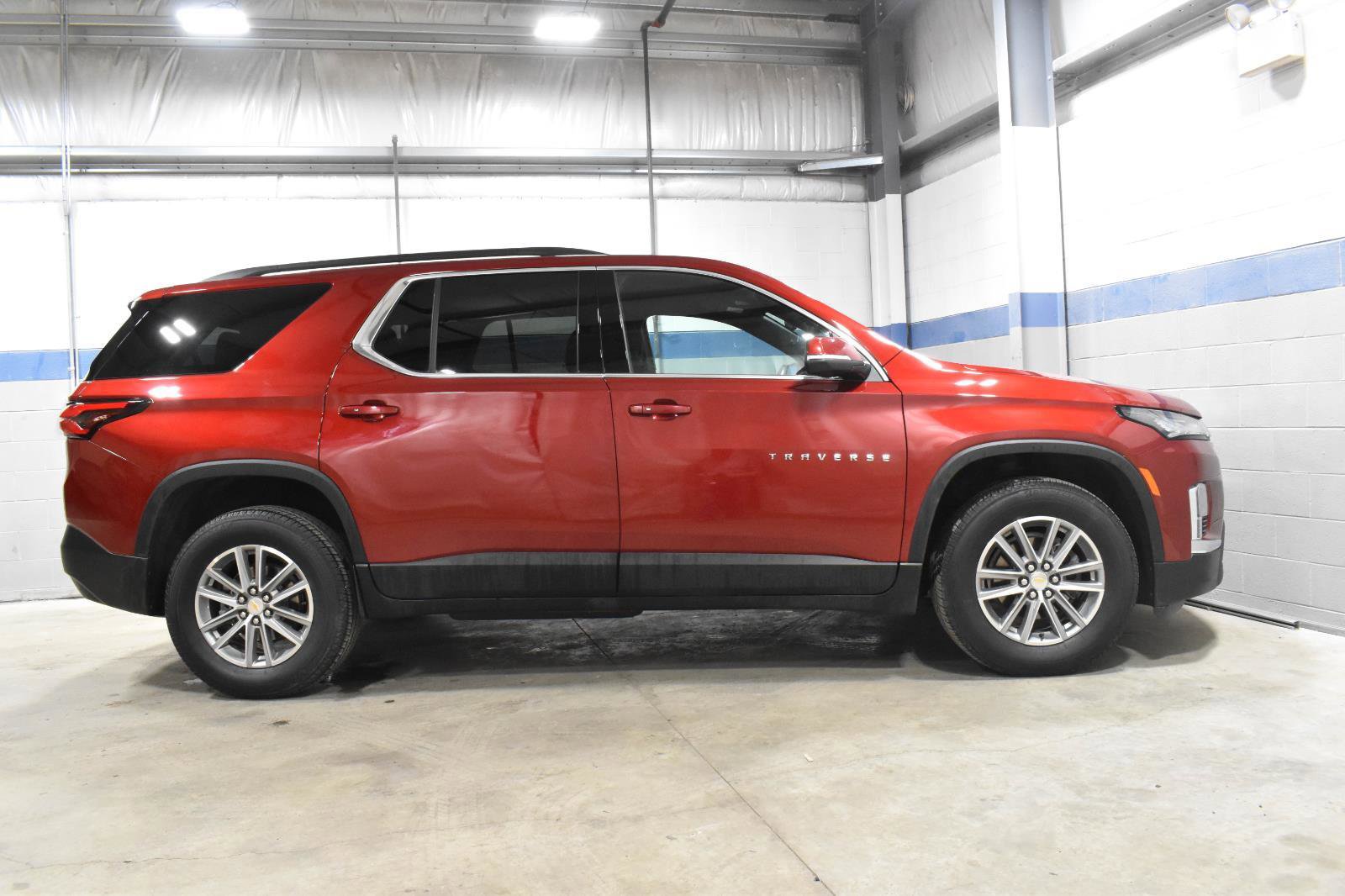 Used 2023 Chevrolet Traverse LT image 33
