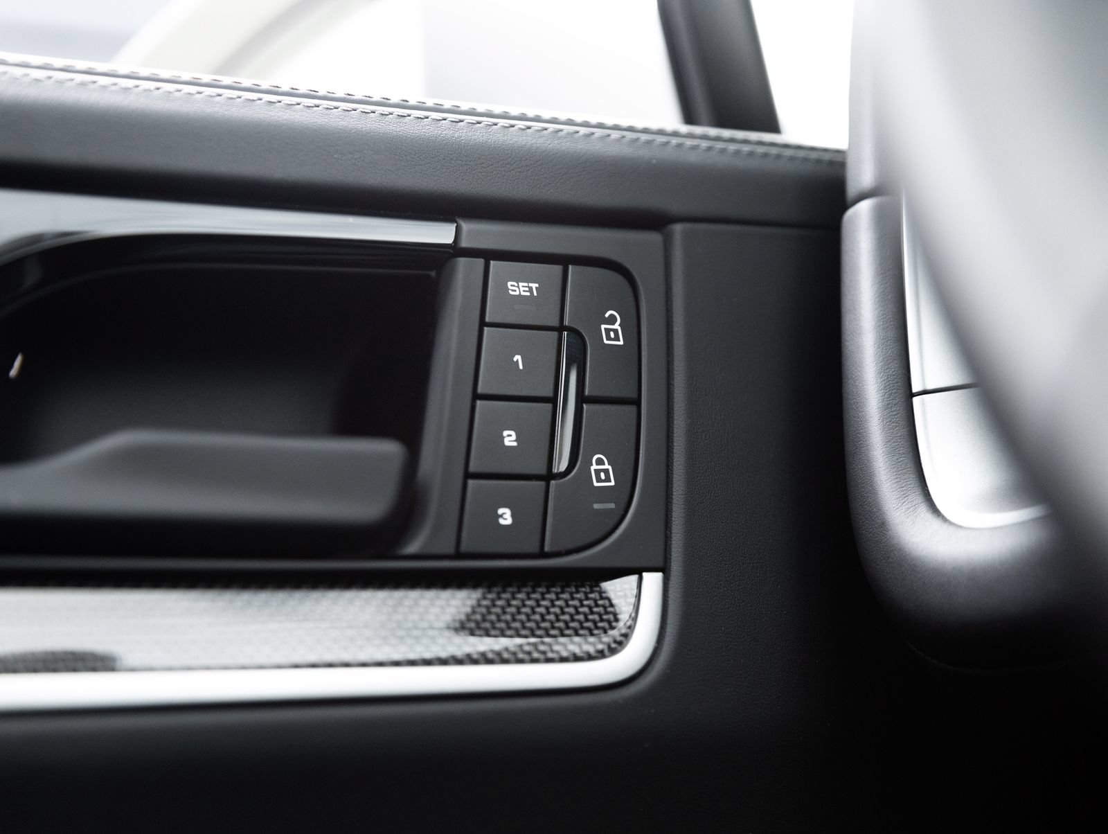 Certified 2026 Porsche Cayenne Turbo AWD/4WD image 19