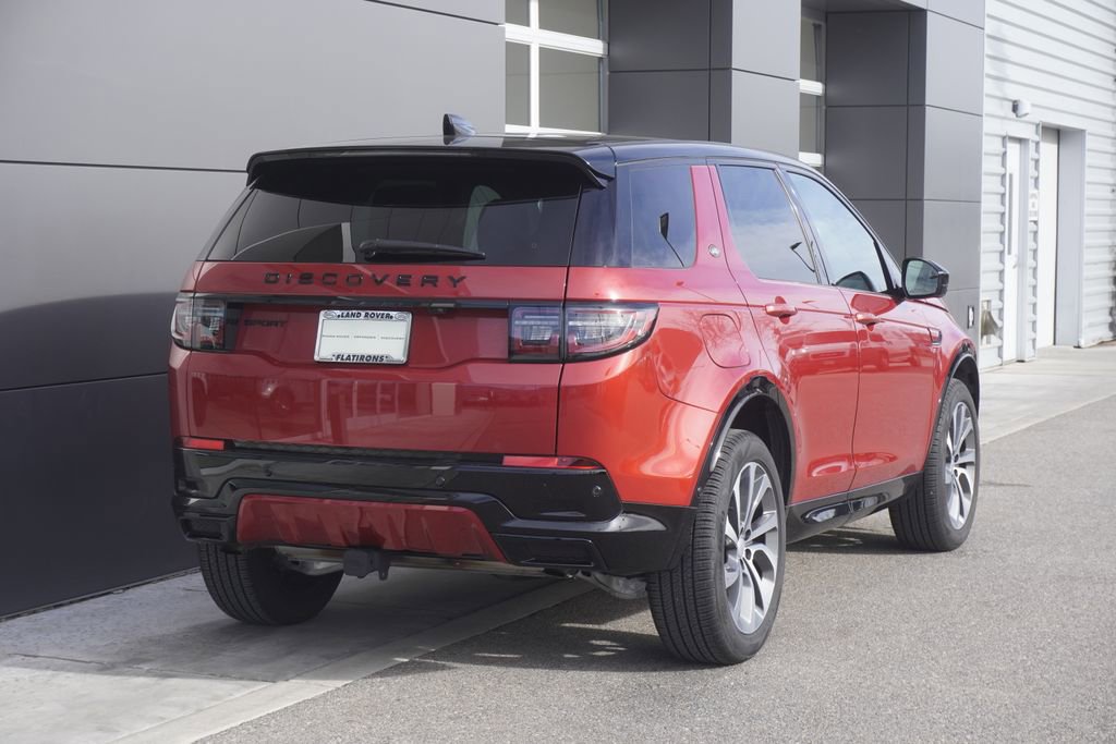 Used 2025 Land Rover Discovery Sport Dynamic SE image 2