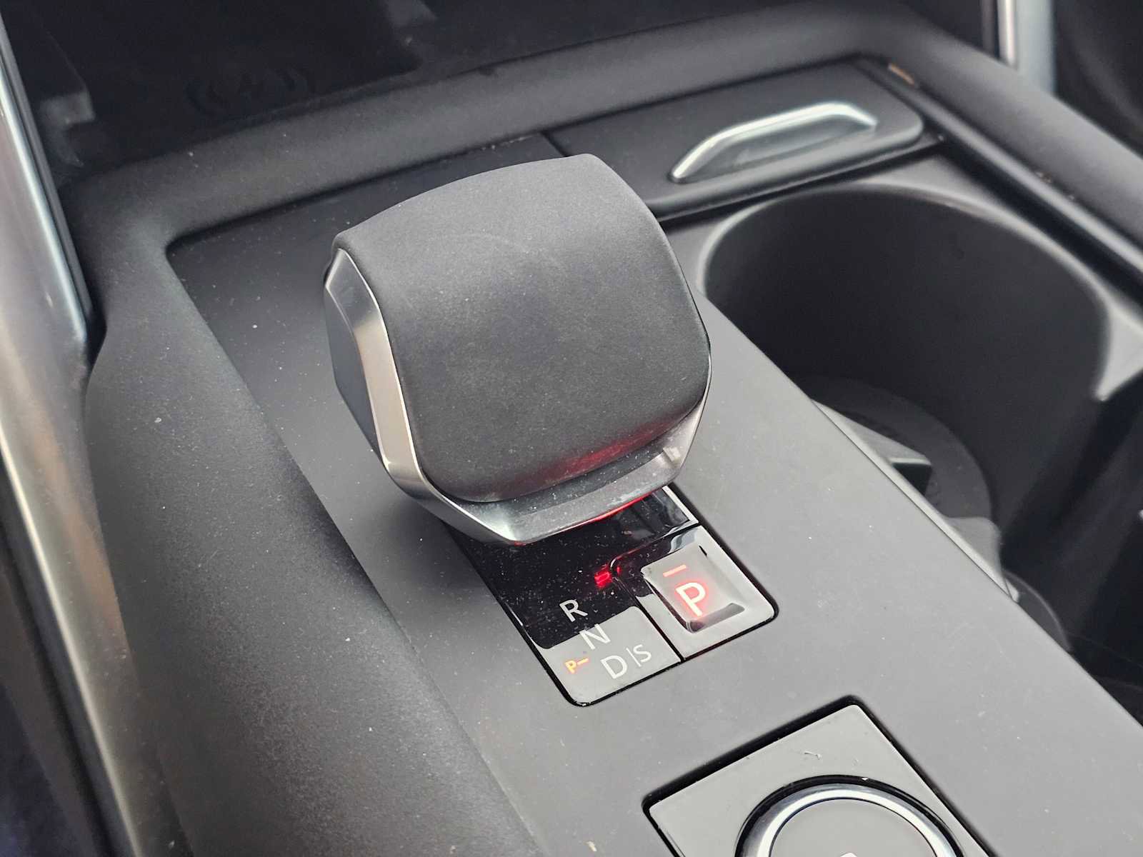 Used 2025 Land Rover Discovery Dynamic SE image 32