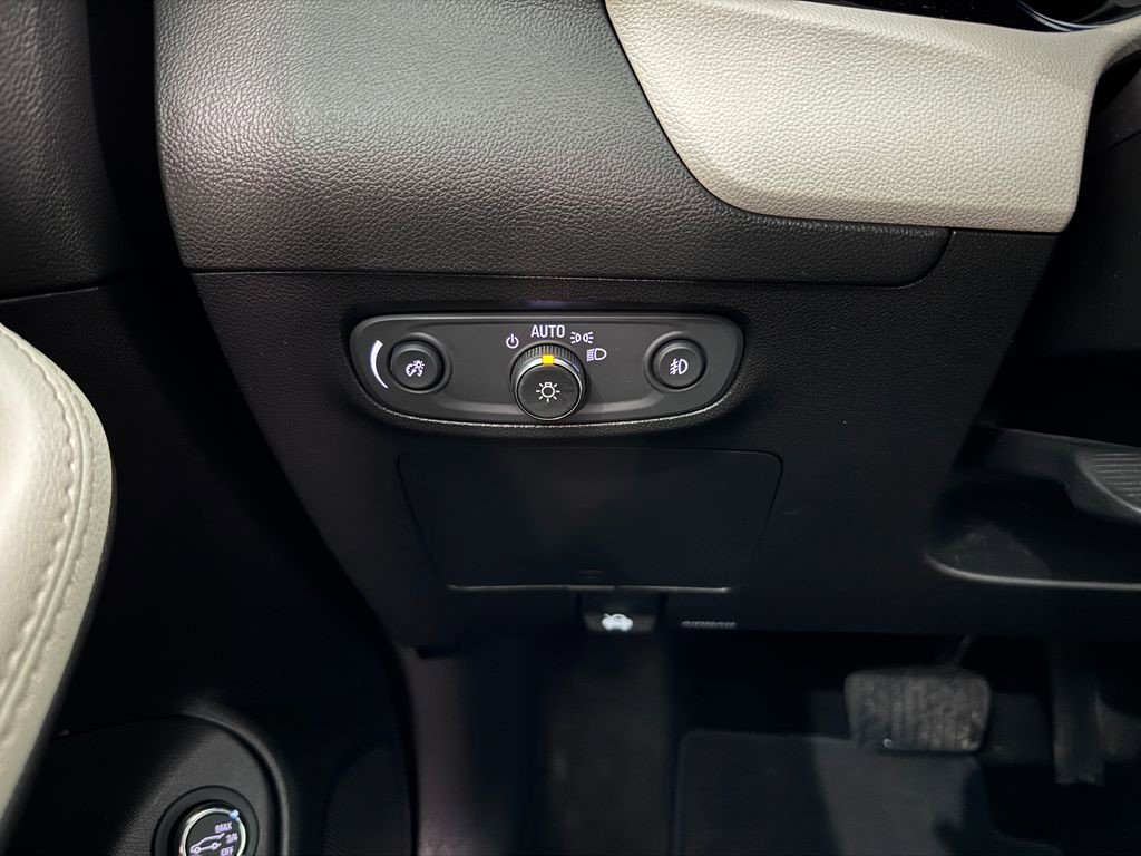 Certified 2021 Buick Encore GX Select w/ Sport Touring Package image 22