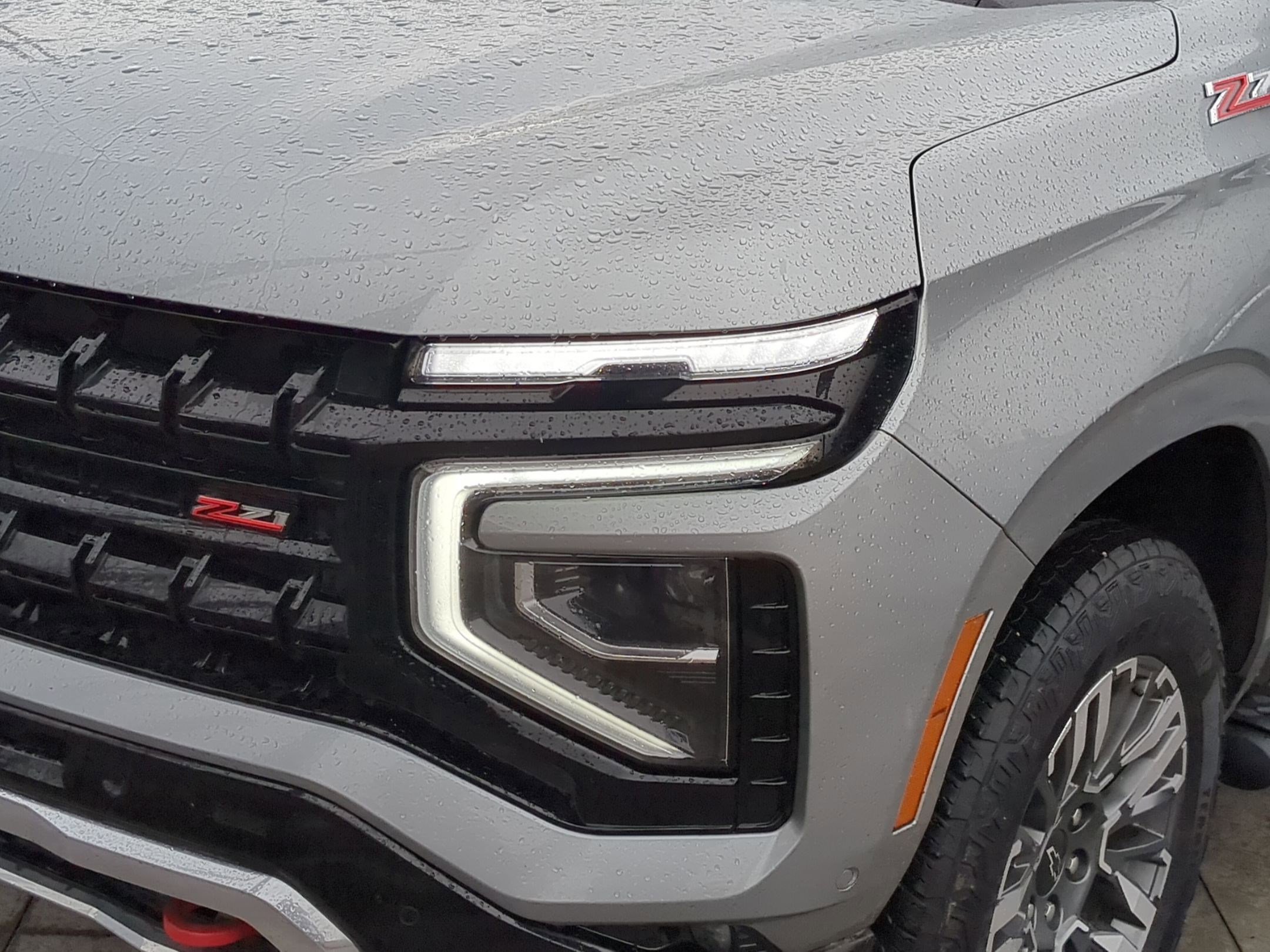 Used 2025 Chevrolet Suburban Z71 image 11