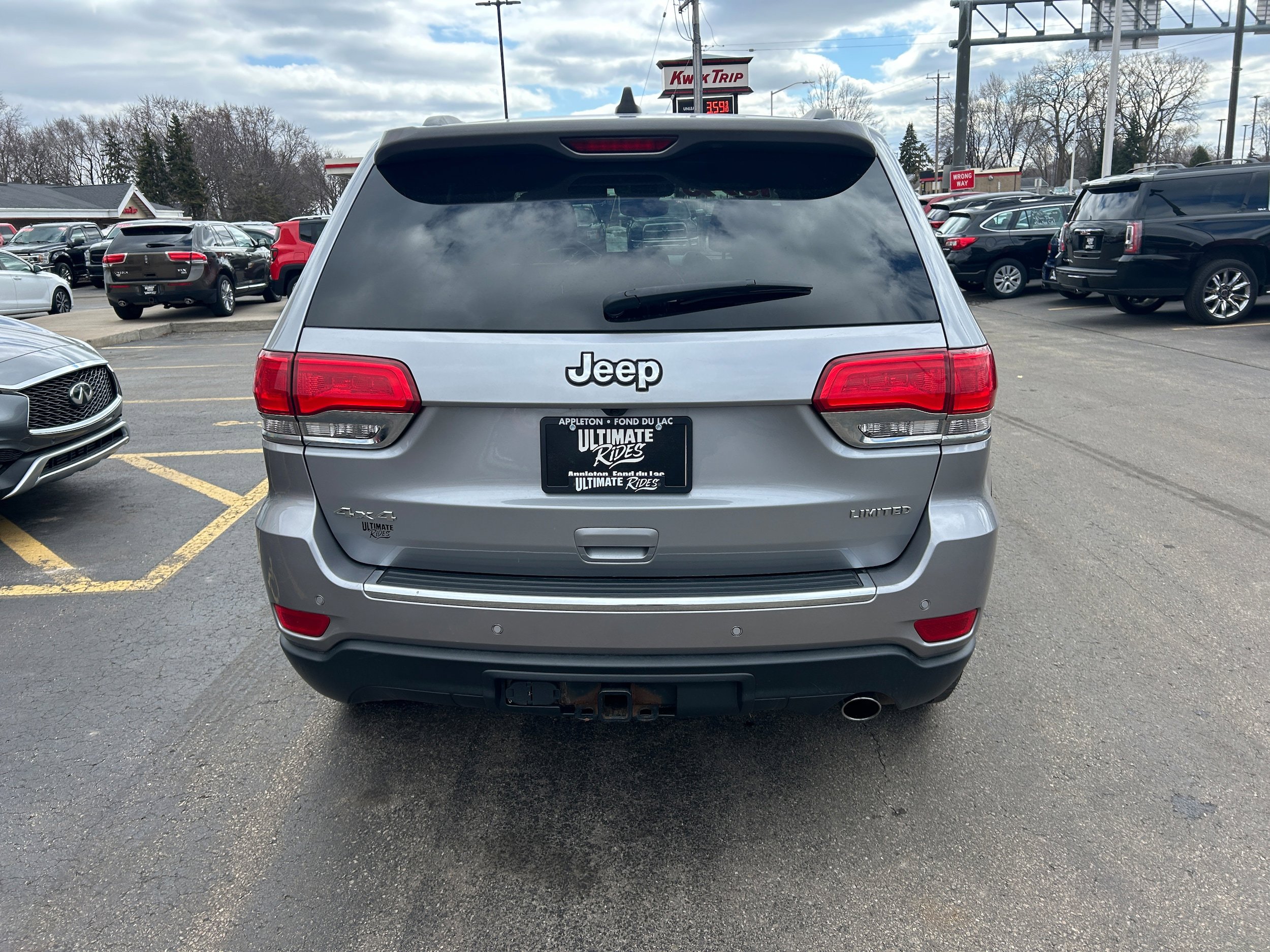 Used 2017 Jeep Grand Cherokee Limited w/ Trailer Tow Group IV AWD/4WD image 4