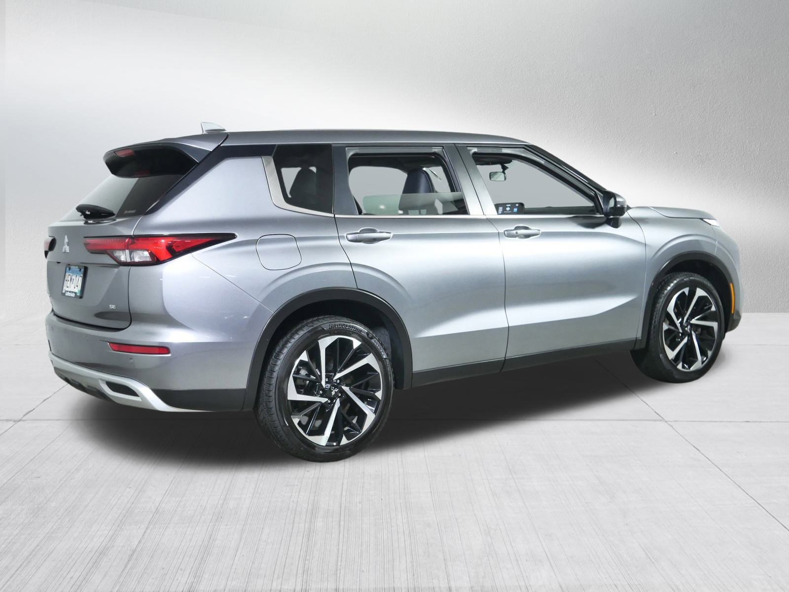 Used 2022 Mitsubishi Outlander SE image 7