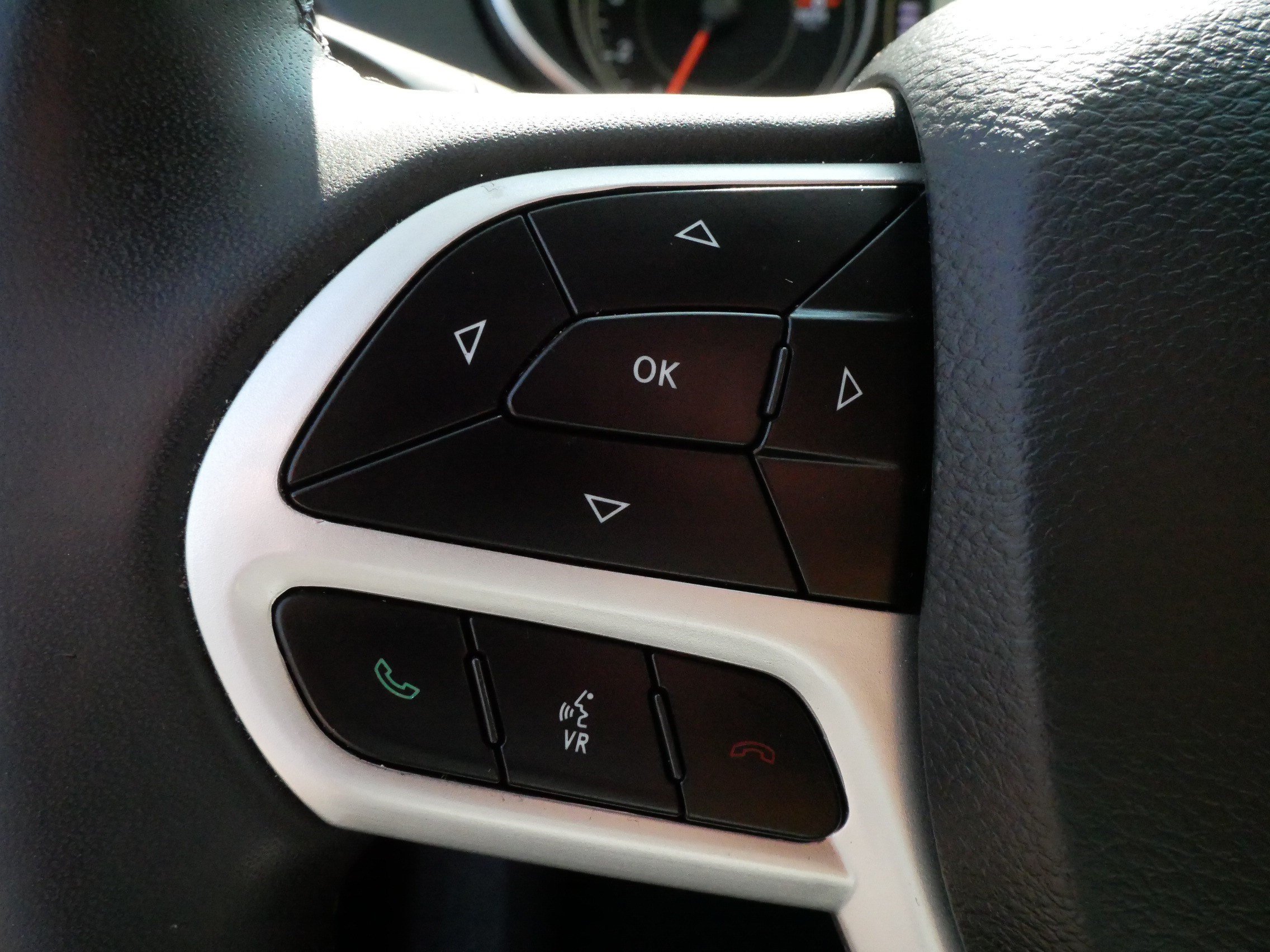 Used 2022 Jeep Cherokee Latitude AWD/4WD image 26