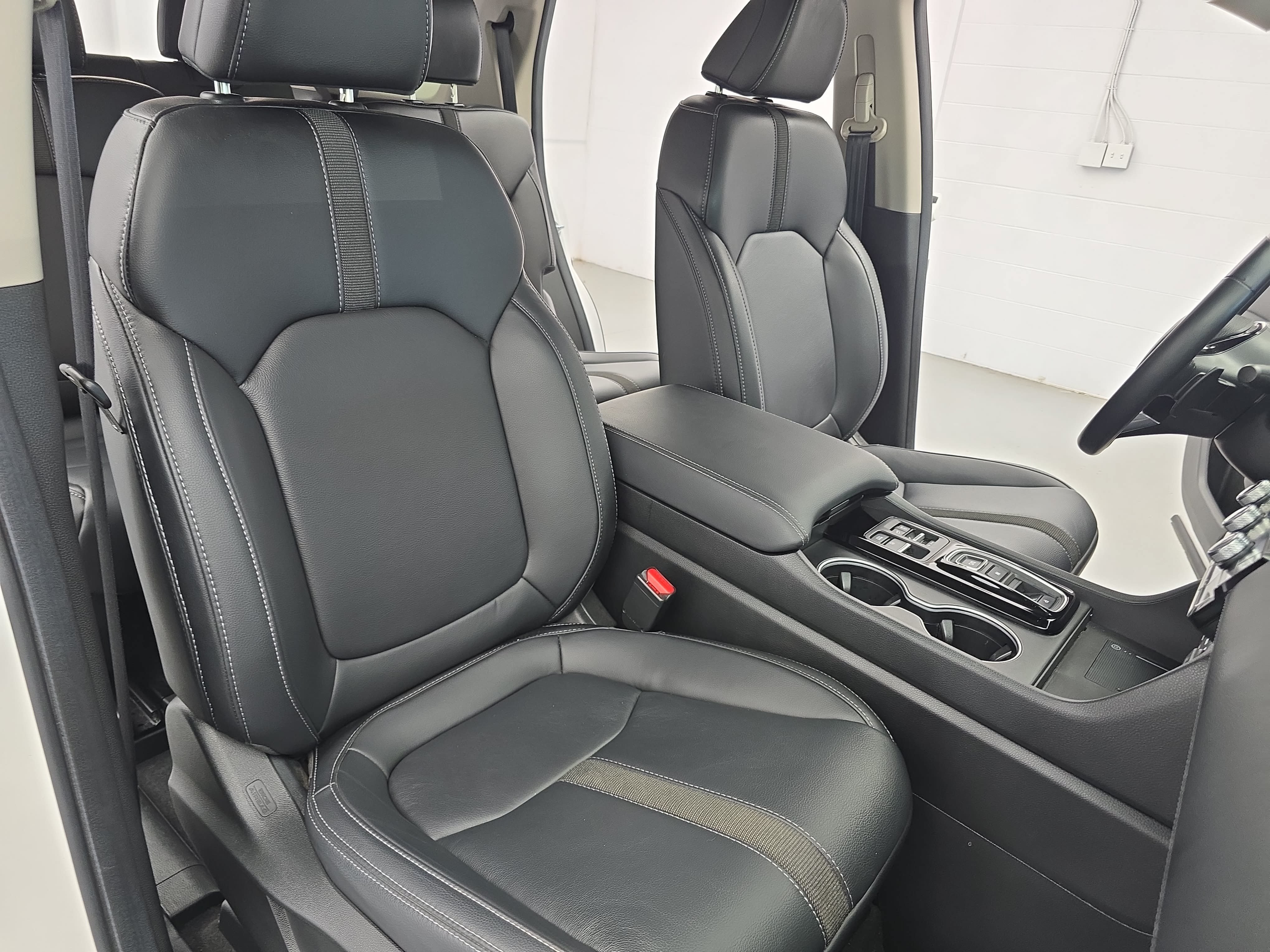 Certified 2025 Honda Pilot Touring image 10