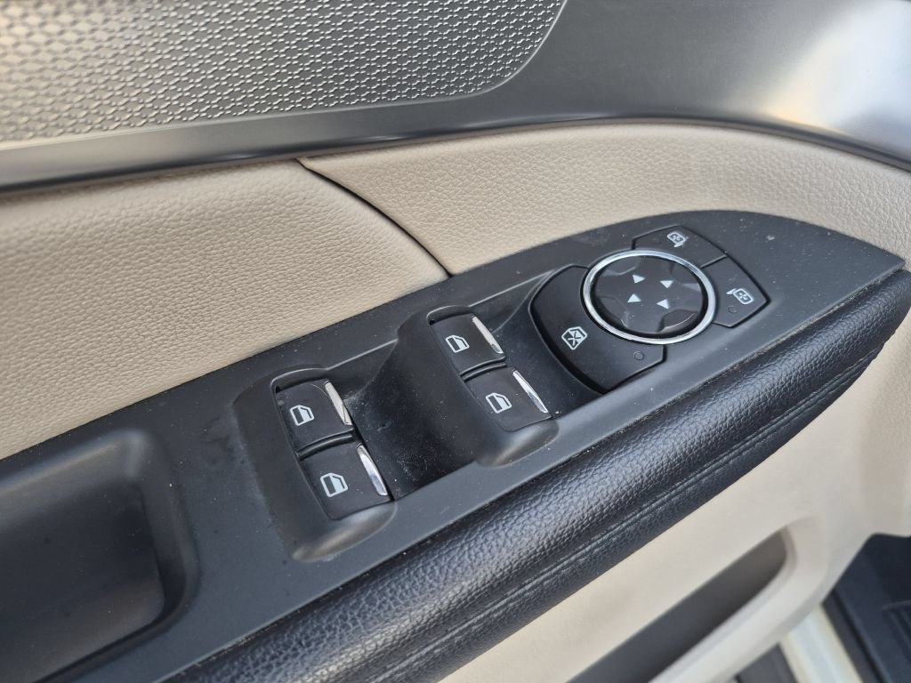 Used 2018 Ford Explorer XLT w/ Equipment Group 202A FWD image 11