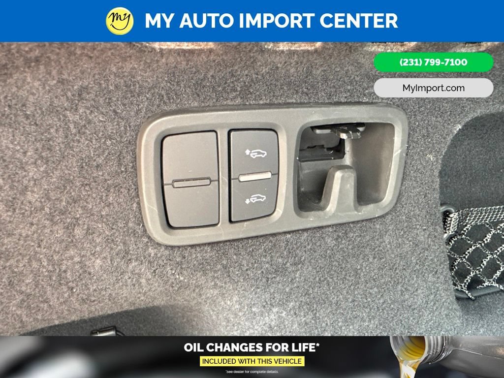 Used 2023 Audi Q8 Prestige AWD/4WD image 30