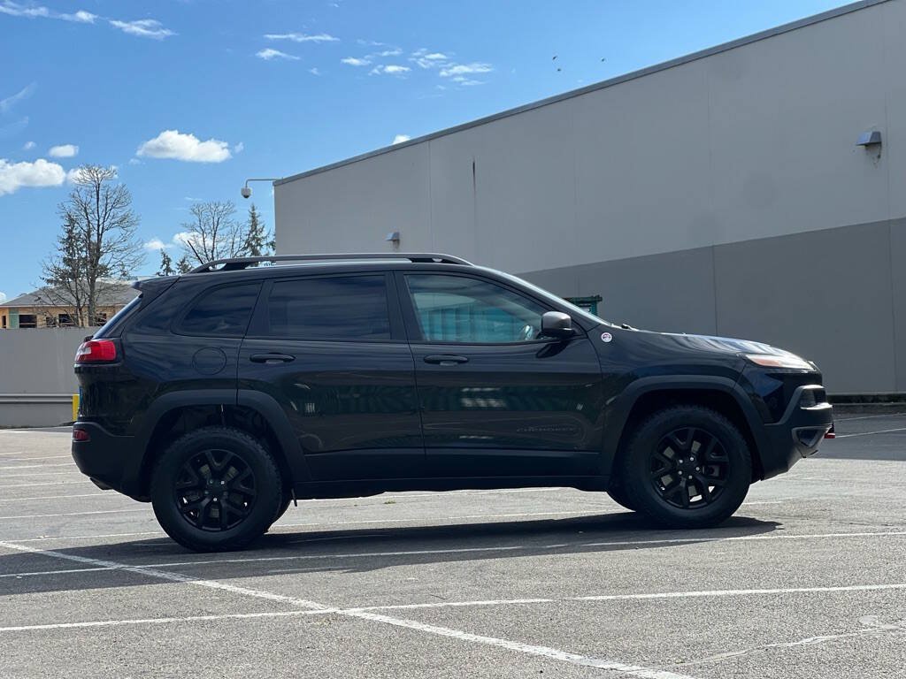 Used 2015 Jeep Cherokee Trailhawk w/ Leather Interior Group AWD/4WD image 6