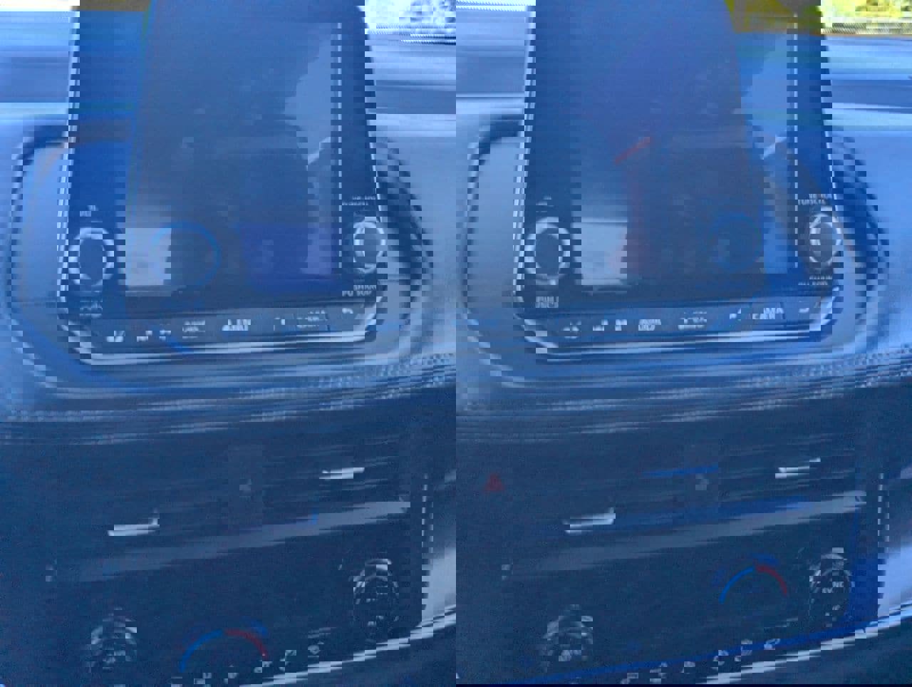 Certified 2025 Nissan Rogue SV image 23