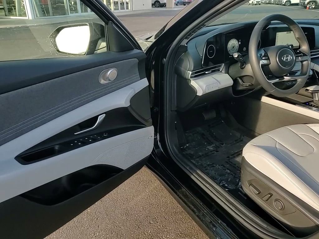 Certified 2024 Hyundai Elantra Limited image 11