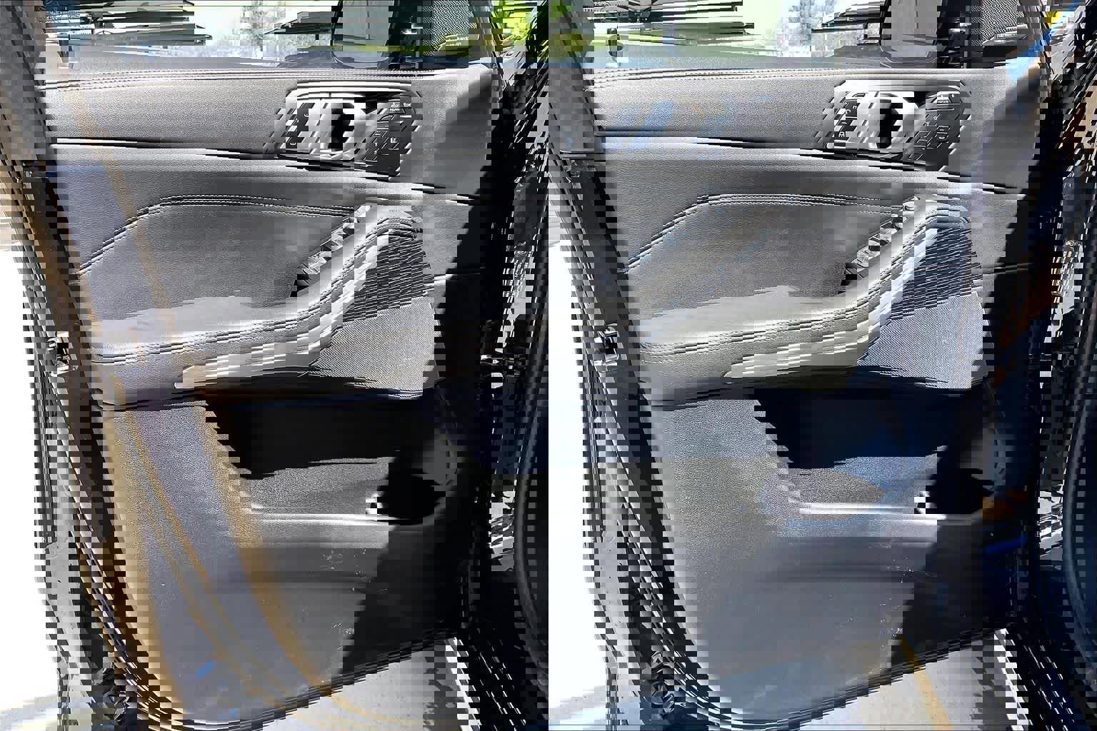 Used 2025 BMW X7 xDrive40i w/ M Sport Package image 22