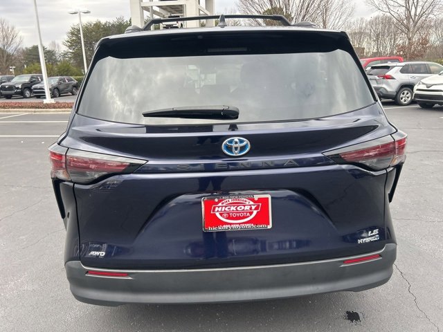 Used 2024 Toyota Sienna LE image 6