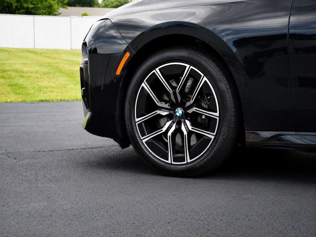Used 2025 BMW 740i xDrive w/ Executive Package AWD/4WD image 11