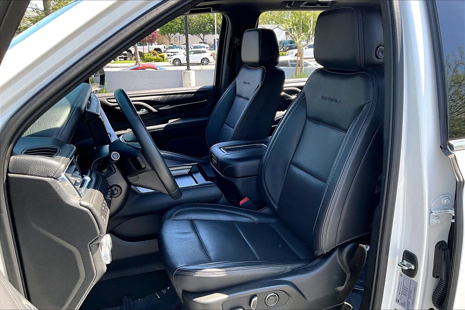 Used 2024 GMC Yukon Denali AWD/4WD image 10