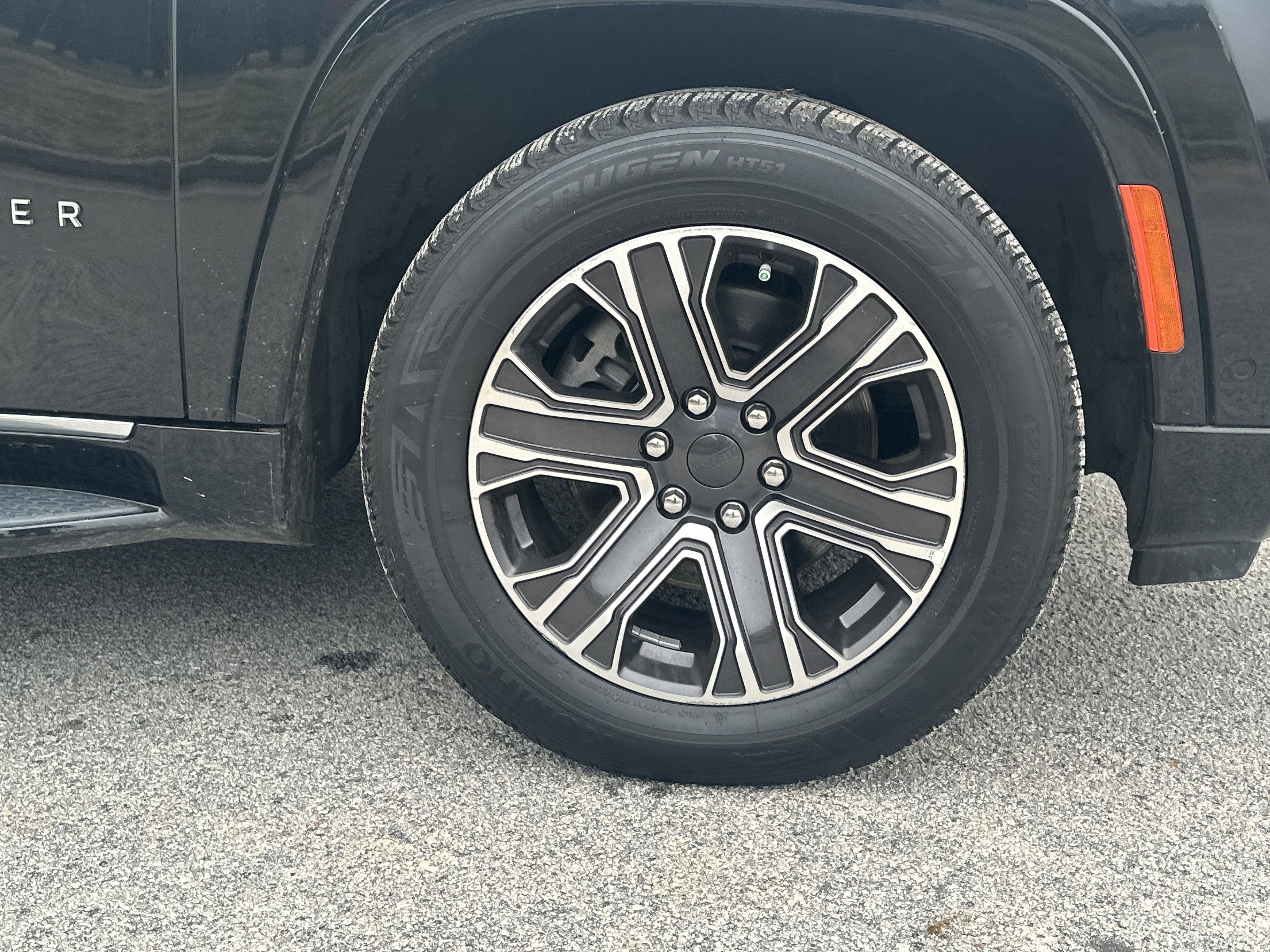 Used 2024 Jeep Wagoneer L Series II image 12