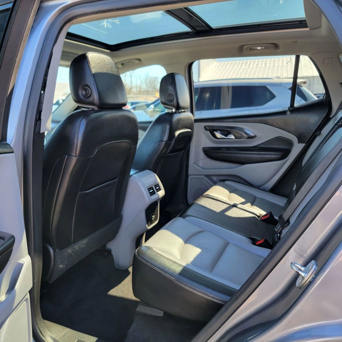 Used 2021 GMC Terrain SLT image 9